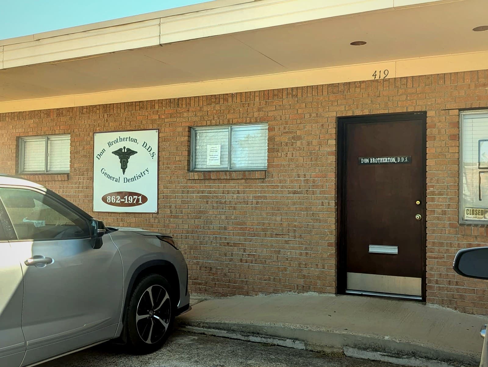Front entrance of Don Brotherton DDS dental office